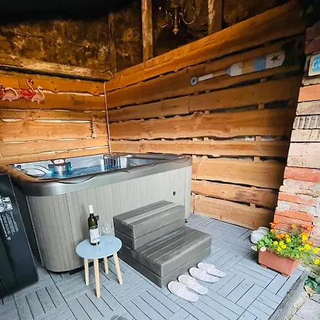 شقة Hedra Apartman *